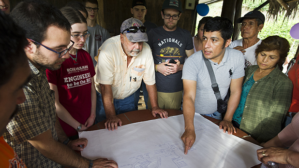 Rose-Hulman students in Ecuador.