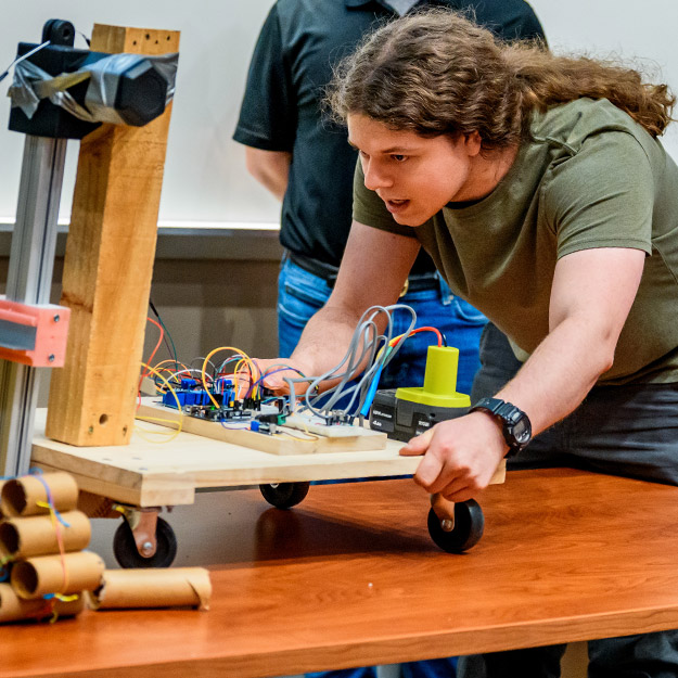 A team of students fueled their entrepreneurial spirit by pitching their own projects.
